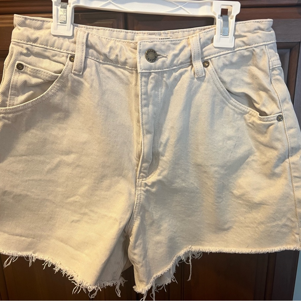 ROLLAS cream Jean shorts size 28